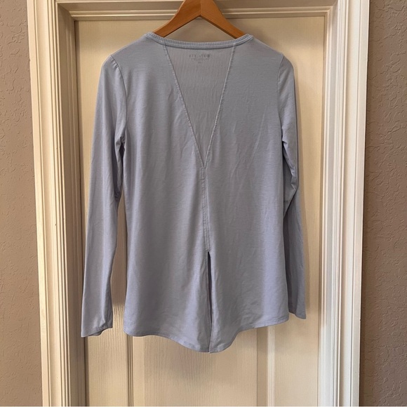 Athleta Essence Semi Fit Long Sleeve Top Blue Women's XS - Picture 5 of 13
